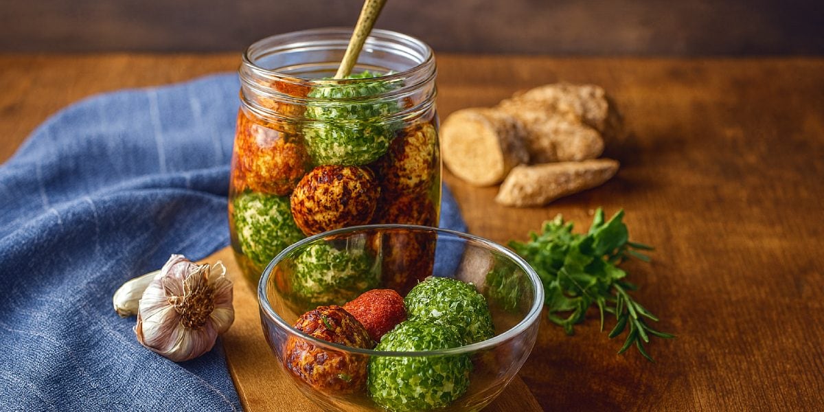 Nakládaný kozí sýr