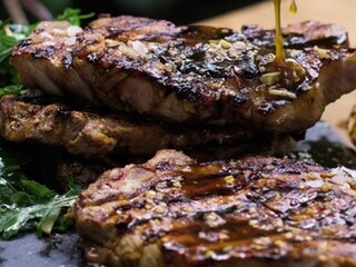 Krkovice s ciderem, hořčicí a javorovým sirupem