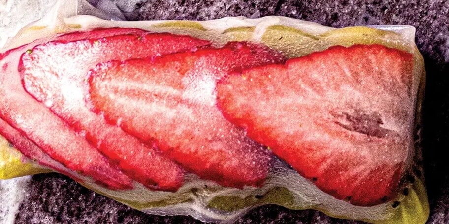 Jarní závitky barvy duhy jahodové