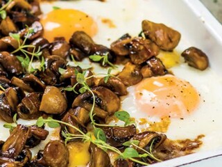 Žampiony se zapečenými vejci