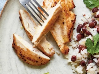 Kuřecí steak s rýží a fazolkami