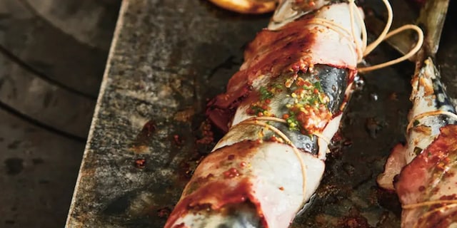 Makrela s hořčicí, petrželí a slaninou