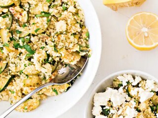 Kuskusový salát s cuketou a balkánským sýrem