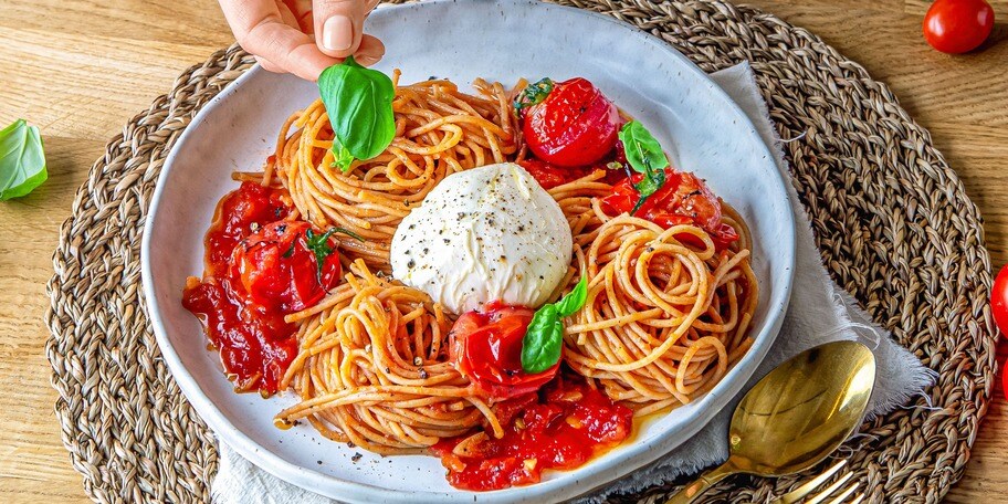 Bio rajčatové špagety s mozzarellou