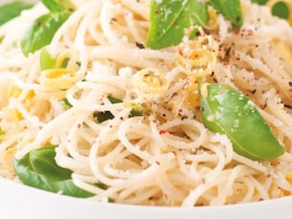 Špagety s česnekovou omáčkou s citronovou šťávou