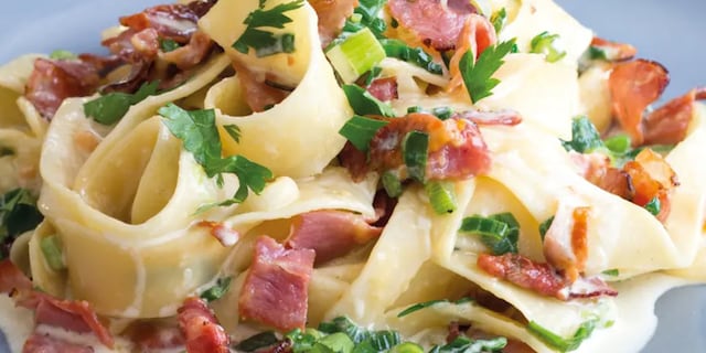 Těstoviny pappardelle carbonara se šunkou