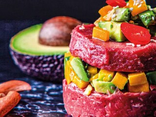 Tatarák asia s mangem a avokádem