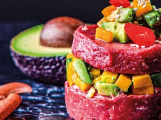 Tatarák asia s mangem a avokádem