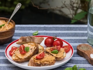 Bylinkové máslo se sušenými rajčaty