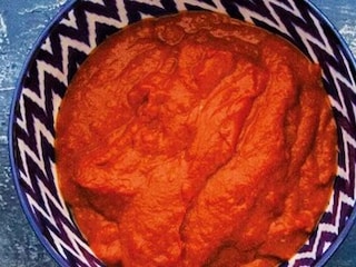 Červená salsa romesco