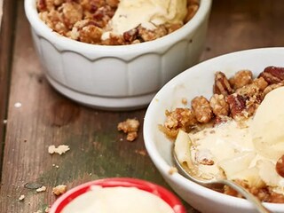 Jablečný crumble s medem