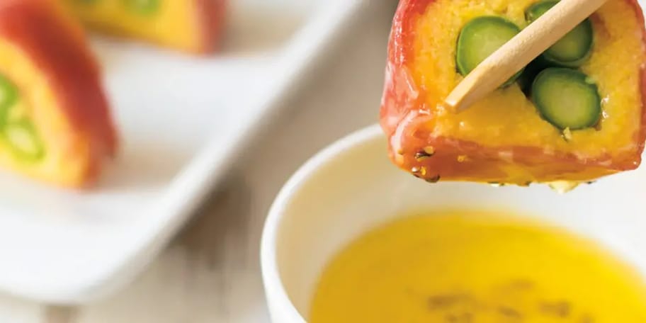 Chřestové „suši“ s prosciuttem a citronovým máslem