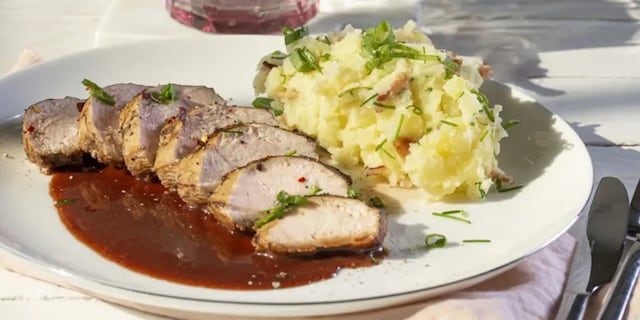 Kuřecí se šťouchanými brambory a ovocnou omáčkou