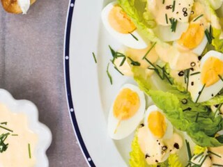 Salát s vejci a ochucenou majonézou