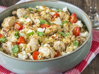 Zapečený bulgur s kuřecím masem a hořčičnou omáčkou