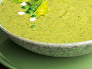 Luštěninová polévka s hráškem a kokosovým mlékem