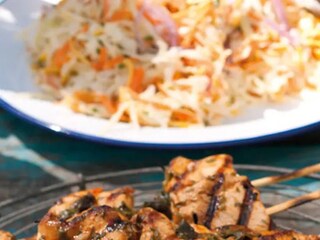 Výtečný salát Coleslaw se sýrem čedar