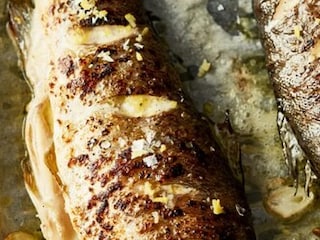 Pečený pstruh s citronovou solí a aioli
