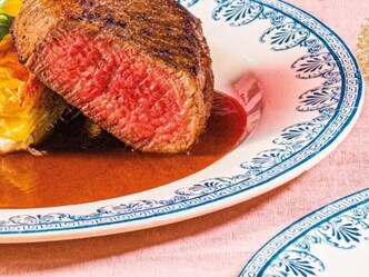 Steak z hovězí svíčkové s omáčkou z červeného vína