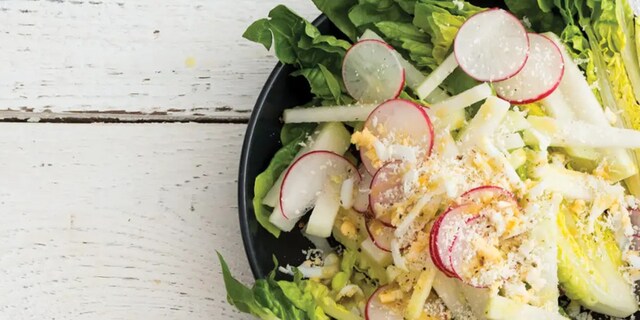 Salát z jarní zeleniny