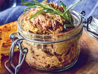 Kachní rillettes na cibulce a portském víně