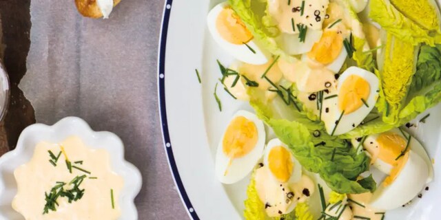 Salát s vejci a ochucenou majonézou