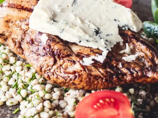 Krůtí prsa s modrým sýrem a polníčkem