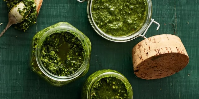 Pesto z bazalky, špenátu a kešu ořechů