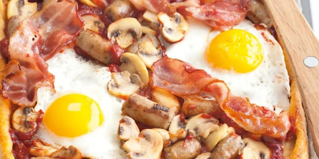 Pizza se slaninou a vejci