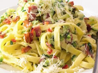 Těstoviny s cuketou a citronem