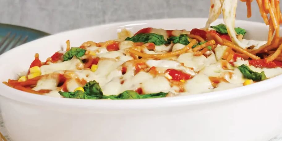 Bio zapečené špagety s bazalkou a mozzarellou