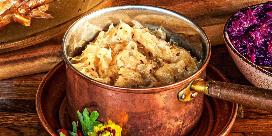 Domácí dušené bílé zelí