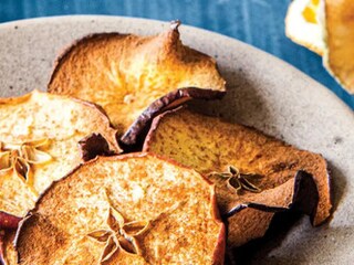 Šťavnaté křížaly se skořicí