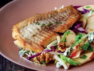 Podzimní pečená treska s jablečnozelným salátem