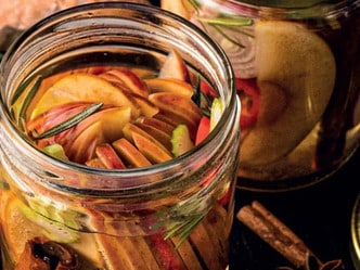 Pickles z jablek s chilli a rozmarýnem