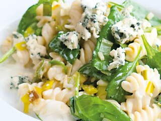 Těstoviny s pórkem a špenátem