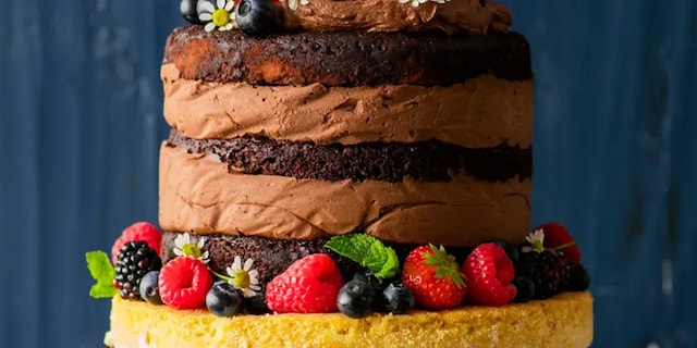 Dvoupatrový narozeninový dort s čokoládou