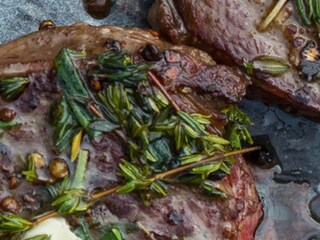 Hovězí chuck tender steak s bylinkami