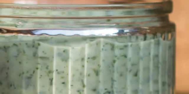 Bazalkový dip