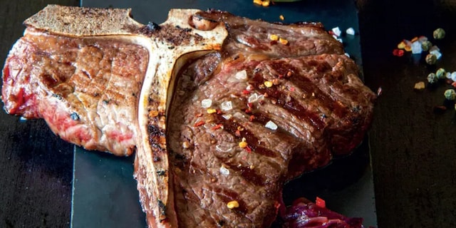 Hovězí t-bone steak s cibulovým čatní