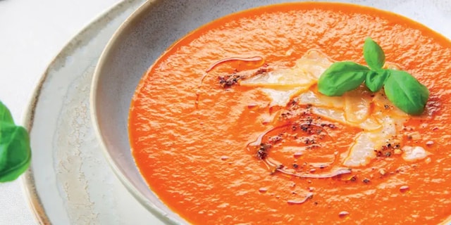 Krémová tomatová polévka se sýrem