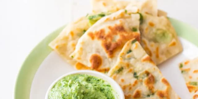 Placky s jarními cibulkami