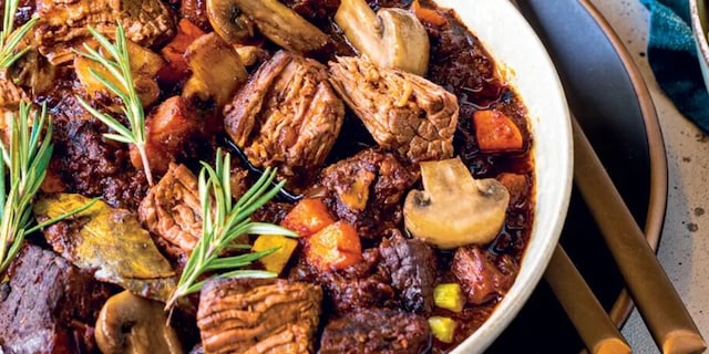 Hovězí po burgundsku (boeuf bourguignon)