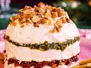 Slavnostní kozí sýr s pestem a sušenými rajčaty