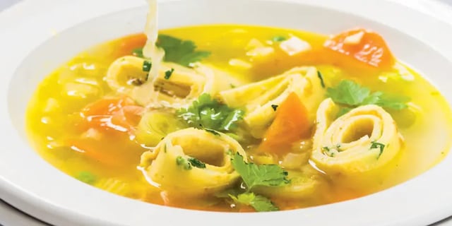 Zeleninová polévka s bylinkovými celestýnskými nudlemi