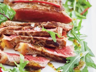 Salát s filírovaným hovězím steakem