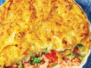 Rybí koláč z lososa a bramborové kaše