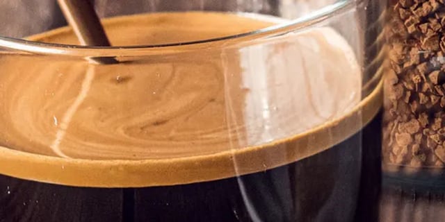 Káva Perla s našlehanou pěnou