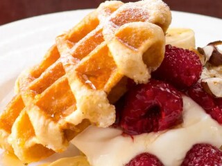 Vafle s tvarohem a ovocem