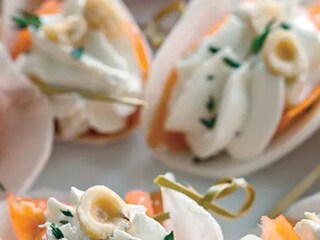 Uzený losos v ředkvi s česnekovosýrovým krémem